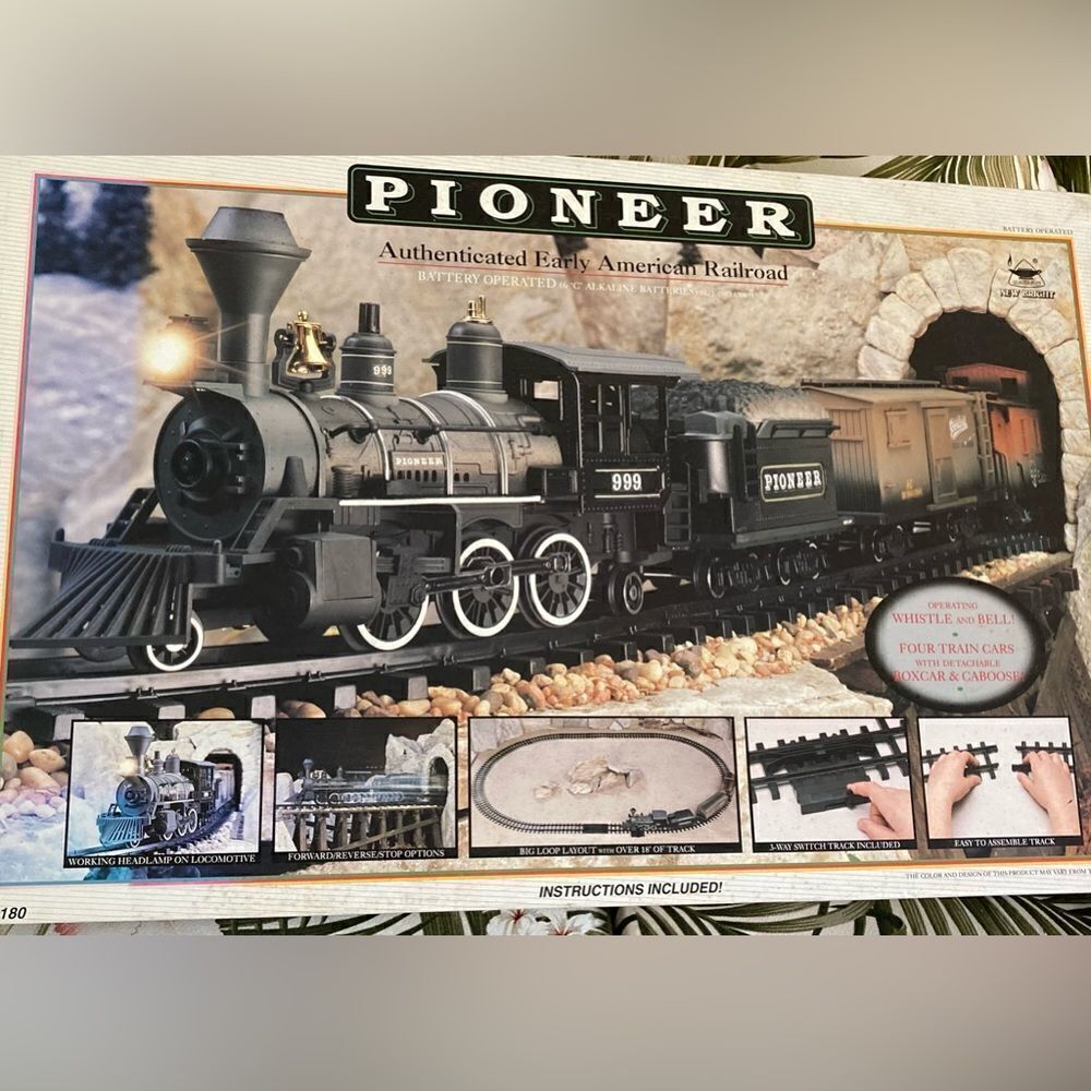 Vintage new bright early American pioneer No. 180 Santa Fe train set